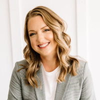 Stacy Ennis headshot